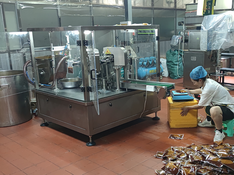 南京火锅底料包装机厂家定制全自动酱料包装机实际案例